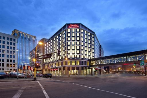 Hampton Inn & Suites - Minneapolis/Downtown - Housity