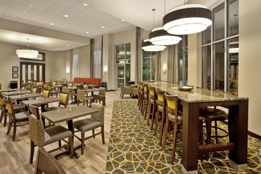 Hampton Inn & Suites - Minneapolis/Downtown - Housity
