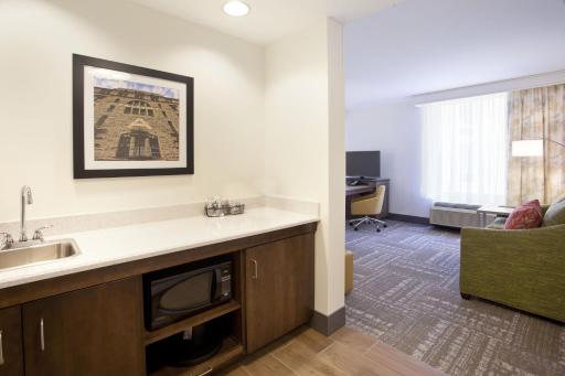 Hampton Inn & Suites - Minneapolis/Downtown - Housity