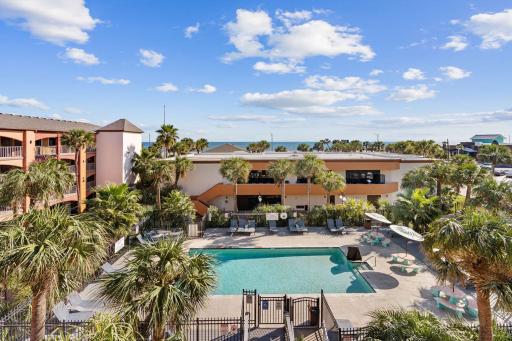 Beachfront Palms Hotel Galveston - Housity