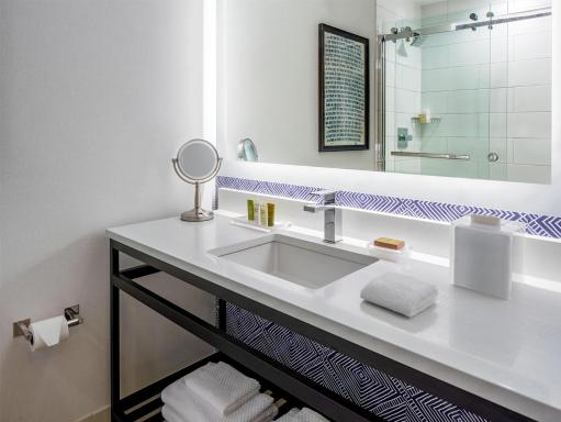 Hilton Richmond Downtown - Housity