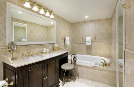 Madison Beach Hotel, Curio Collection by Hilton - Housity