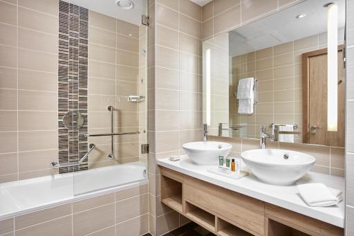 Hilton Garden Inn Dubai, Mall Avenue - Housity