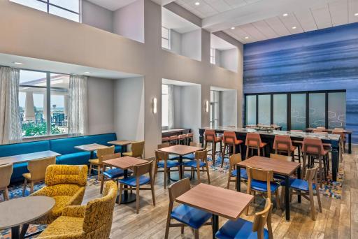 Hampton Inn and Suites Clearwater Beach - Housity