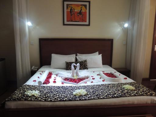 Hennessis Hotel - Housity