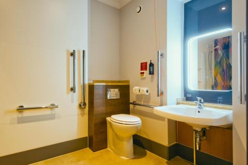 Village Hotel Hull - Housity