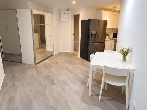 Dana-Spacious Private Room in Shared 2-Bedroom Apartment-1 - Housity