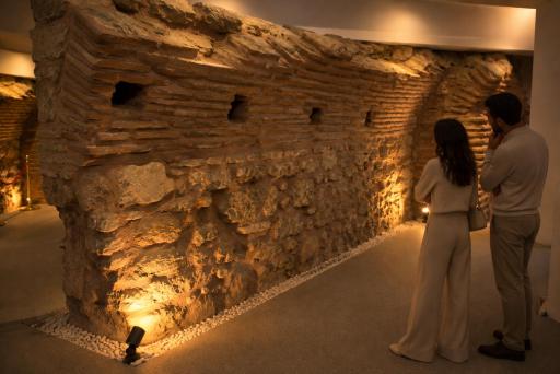 Albinas Hotel Old City - Housity