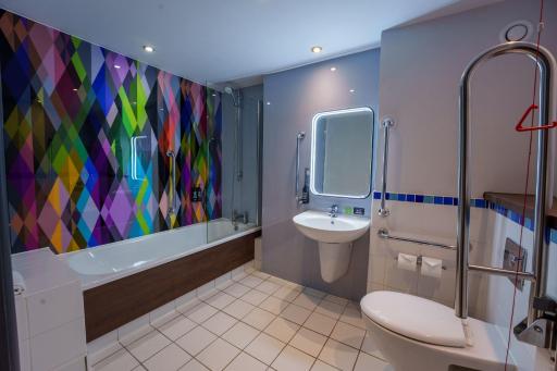 Village Hotel Manchester Hyde - Housity