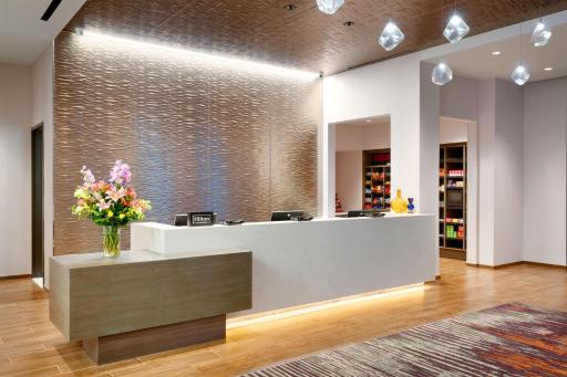 Hampton Inn & Suites Anaheim Resort Convention Center - Housity