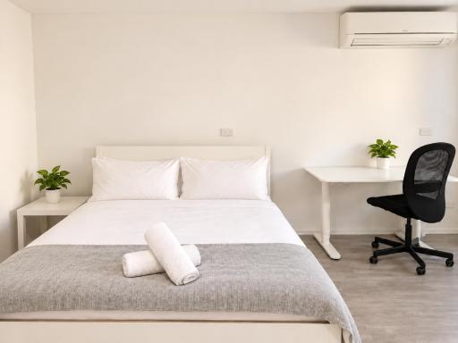Dana-Spacious Private Room in Shared 2-Bedroom Apartment-1 - Housity