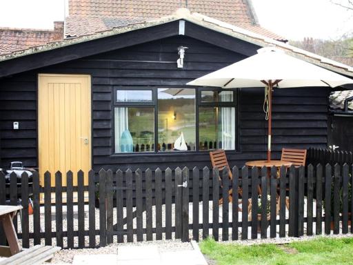 Riverside House - Housity