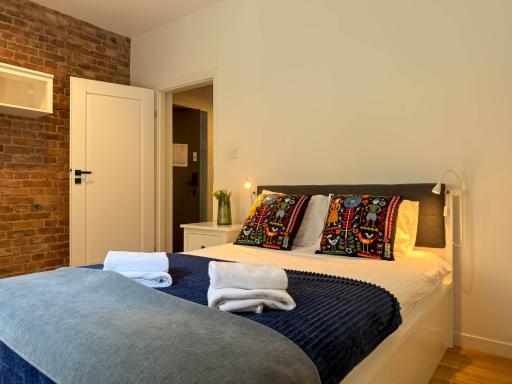 URBAN APARTMENTS PREMIUM No 2, FREE private parking, Self CHECK-IN - Housity