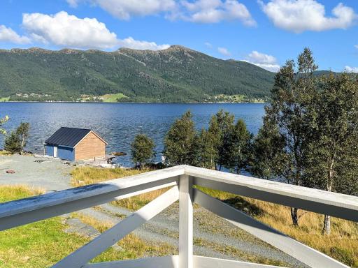 Beach 4 star holiday home in Svelgen - Housity