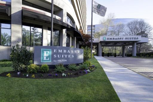 Embassy Suites by Hilton Bethesda Washington DC - Housity