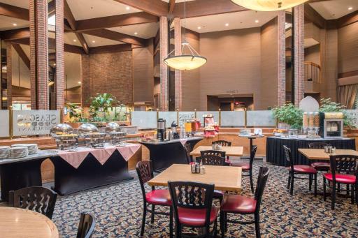 Red Lion Hotel Pasco Airport & Conference Center - Housity