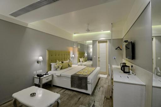 Hotel Emerald - Housity