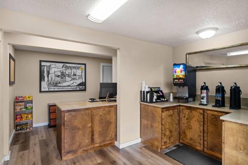 Super 8 by Wyndham Florence OR - Housity