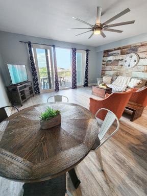 Laketown Wharf Resort 416 By Aneliya - Housity