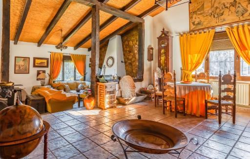 Comfortable villa with mountain views Valverde de Leganes - Housity