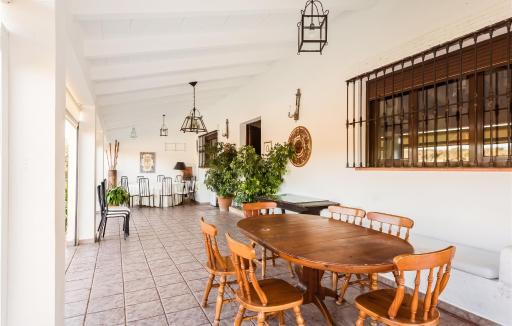 Comfortable villa with mountain views Valverde de Leganes - Housity