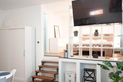 Fantabulous Downtown Abode w King Bed, 65" TV, Washer and Tumble Dryer - Housity