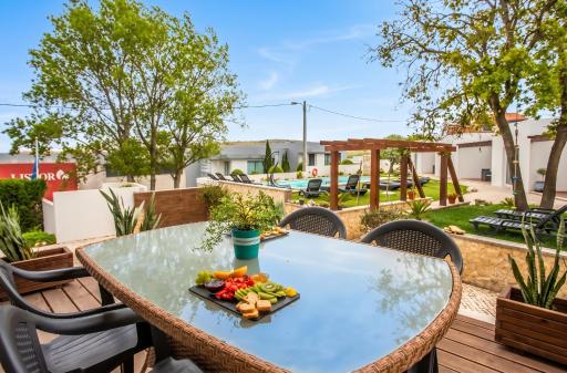 Spacious House in Atalaia with Shared Pool - Housity