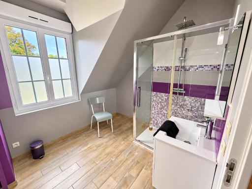 Logement 4 personnes avec piscine intérieure 31 degrés zoo de la FLECHE 24 h du Mans - Housity