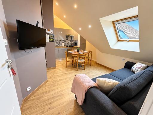 Logement 4 personnes avec piscine intérieure 31 degrés zoo de la FLECHE 24 h du Mans - Housity