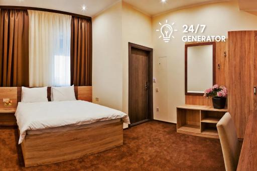 Twin Apart Hotel - Housity