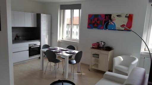 Greg's Great Location Apartment - Housity
