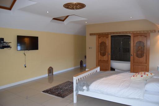 Amazing 4 Bed Scottish Baronial Style House - Housity