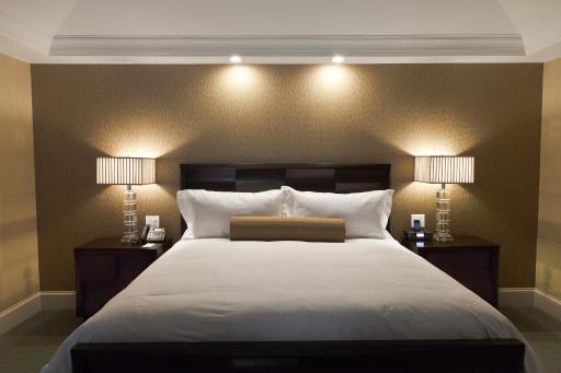 Town & Country Inn and Suites - Housity