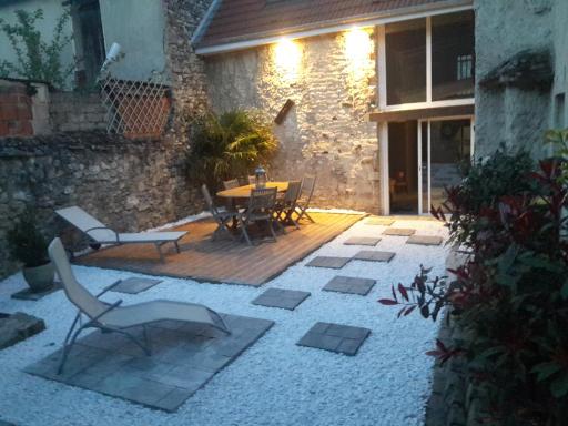 Au Coin du Feu - Housity
