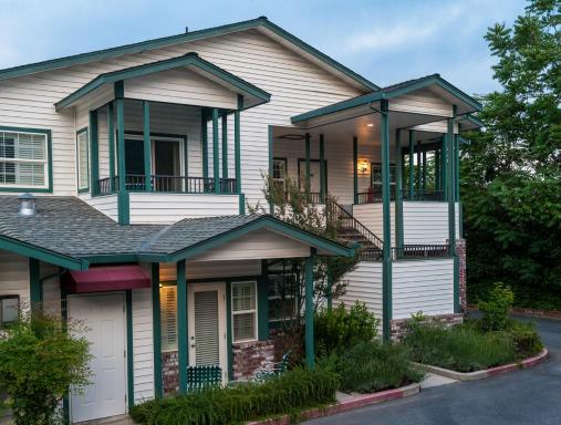 Grass Valley Courtyard Suites - Housity