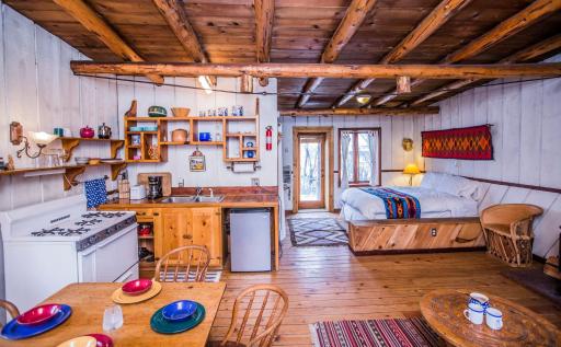 Taos Goji Farm & Eco-Lodge Retreat - Housity