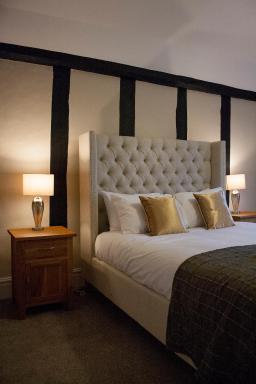 The Swan Hotel Bar and Grill - Housity
