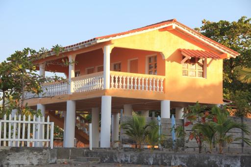 Sunset Waves House - Housity