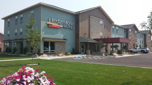 Ledgestone Hotel Billings - Housity