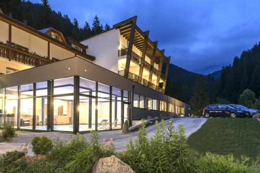 Hotel Rosengarten - Housity