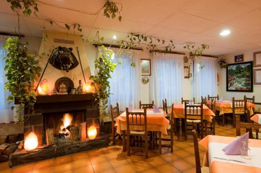 Hotel Castillo d'Acher - Housity