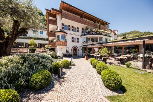 Boutique Hotel Zum Rosenbaum - Housity