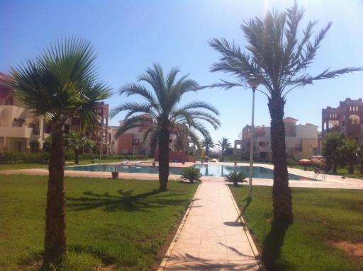 Bel appartement avec piscine - Housity
