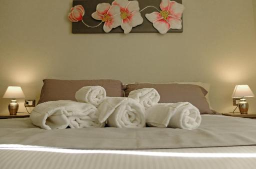 EOS Room and Breakfast - Housity