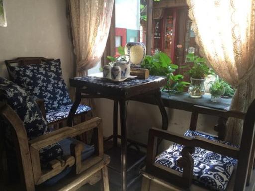 Canal Town Girl's Home - Housity