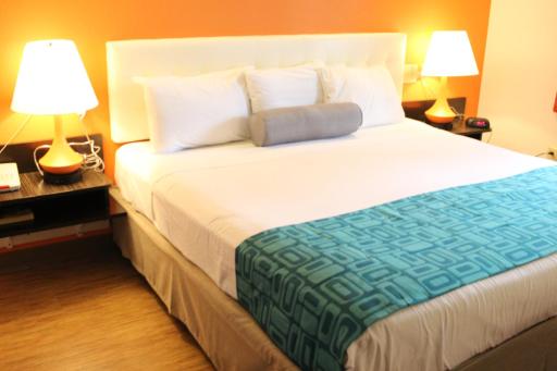 Howard Johnson by Wyndham Lake George - Housity