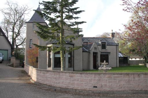 Amazing 4 Bed Scottish Baronial Style House - Housity