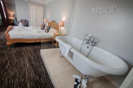 The Saracens Head Hotel - Housity