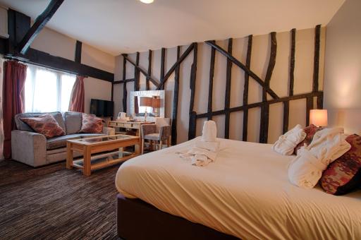 The Saracens Head Hotel - Housity