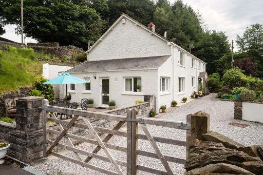 1 Tan Yr Eglwys Barn Cottage - Housity